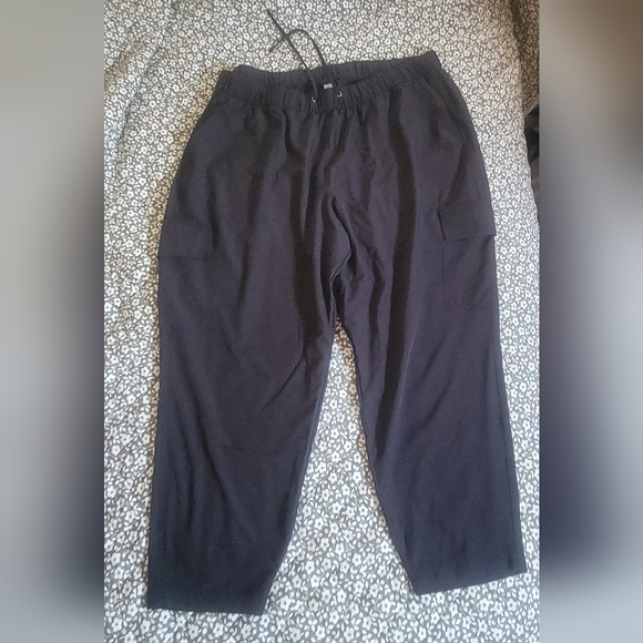 Old Navy Active Stretchtech black and pink athletic cargo pants size XXL 2 pair - Picture 3 of 4